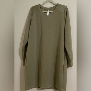 NWOT Dear Scarlett Olive Shift Dress